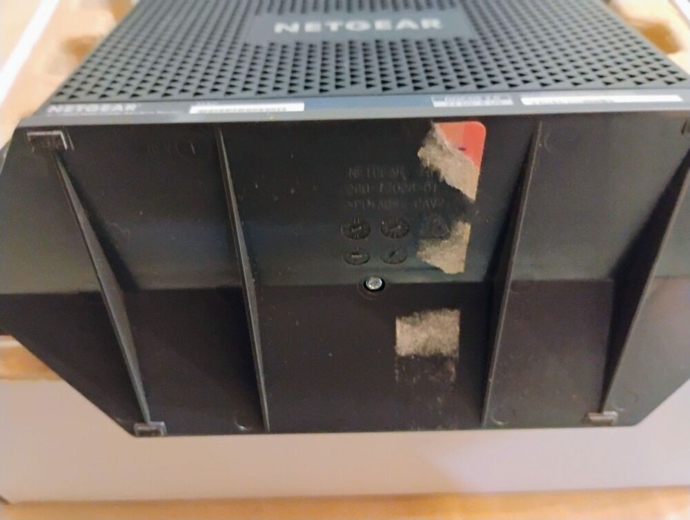 NETGEAR Nighthawk AC1900 WiFi Cable Modem Router C6900 - Picture 5 of 7